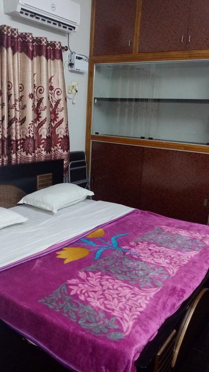 Suryas Guest House Chennai Exterior foto